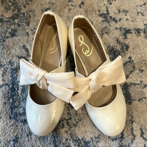 I don’t know brand name. 3/4 inch heel size Y4 shoes.  Like new. Dillards.